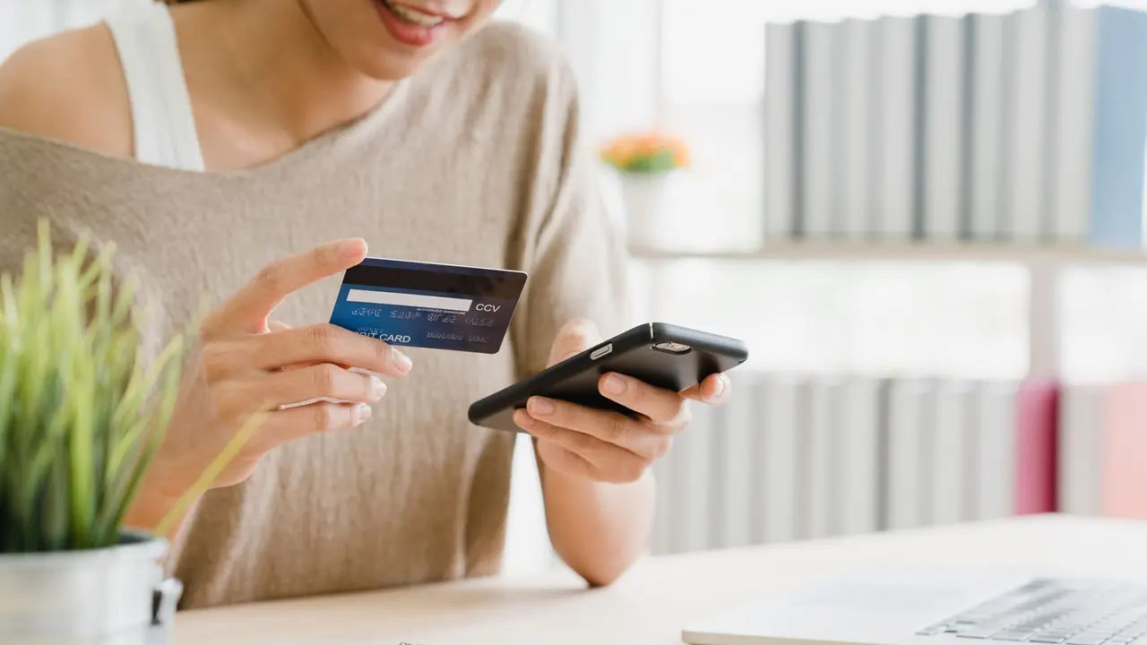 ui-ux-web-design-usuario-movil-compra-online